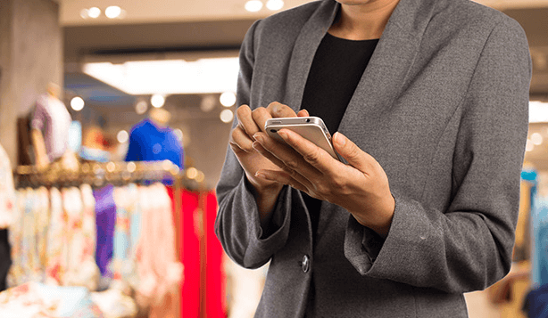 PROXIMITY MARKETING Le proximity marketing passe par le Wi-Fi. Un moyen inédit de développer un engagement fort et une relation pérenne avec des consommateurs de plus en plus exigeants.