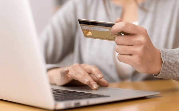 Selon Experian 84% des entreprises pourraient réduire le risque de fraude en ligne si elles étaient certaines de l'identité de leurs clients. Quant aux consommateurs, 66% seraient rassurés par des protocoles de sécurité visibles...