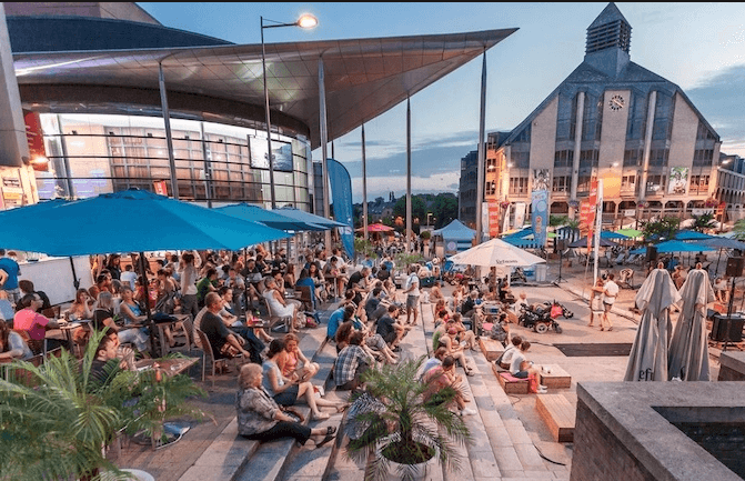 Par le biais du Smart City Live Lab, Ottignies-Louvain-la-Neuve et Proximus ambitionnent d’explorer les possibilités et les bénéfices de l’internet des objets et du data analytics au profit du citoyen et de la ville.