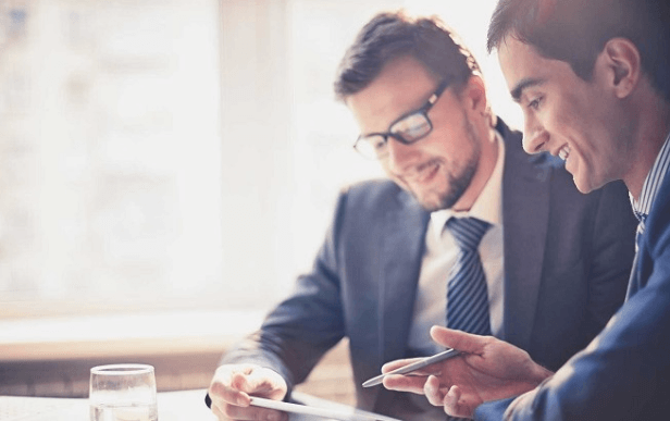 Espace en ligne sécurisé, Mon Coach Exact améliore la collaboration entre les experts-comptables et leurs clients. Gains de temps et mises à jour instantanées.