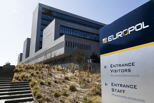 ESET.jpg ESET, désormais membre du groupe consultatif d’Europol sur la sécurité d’Internet. ESET y sera représenté par Righard Zwienenberg, un vétéran de la sécurité des systèmes d’information et chercheur chez ESET.
