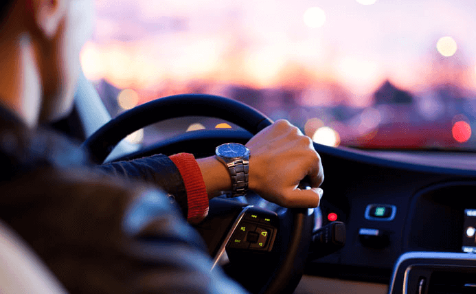 Dès ce 8 octobre, Belfius propose à ses clients de recevoir une offre personnalisée et de souscrire leur nouvelle assurance auto de façon 100% digitale en moins de deux minutes.