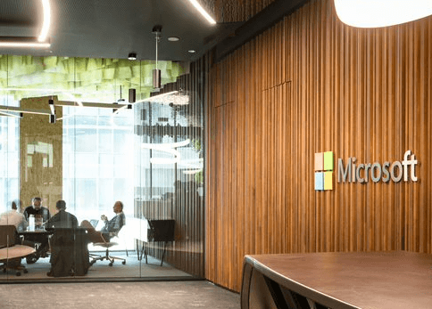 Microsoft inaugure son nouveau siège, baptisé Microsoft Home, sur le site de Brussels Airport. Place à l'innovation autour de l'AI.