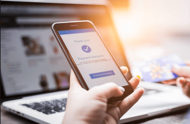 GEOBLOCKING.jpg Adopté en février par le Parlement européen, le règlement contre le géoblocking est entré en vigueur dans l’Union européenne Les e-commerçants ne pourront plus «géobloquer» leurs plates-formes