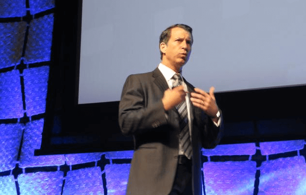 Peut-on réellement simplifier ? Eternelle question. Pour les acteurs de l'IT aussi. Phil Davis, Président Hybrid IT, explique le parcours de sa propre entreprise, HPE.