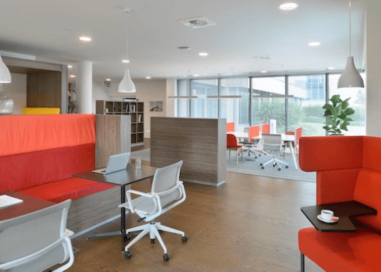 REGUS.jpg Arrivée des bureaux flexibles et des espaces de coworking dans les petites villes ou aux points névralgiques.