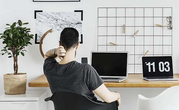 TRAVAIL A DISTANCE.jpg Le télétravail permanent devrait passer de 16,4 % (avant la pandémie) à 34,4 %. Un doublement, pas moins. Pour l'évaluer, ETR a interrogé environ 1.200 CIO du monde entier dans différents secteurs.