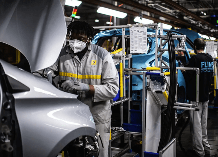 RENAULT.jpg Les tests effectués à l’usine de Douai ont permis de consolider la valeur et les performances de la technologie blockchain pour l’industrie automobile, avec plus d’un million de documents archivés et une vitesse de 500 transactions par seconde.