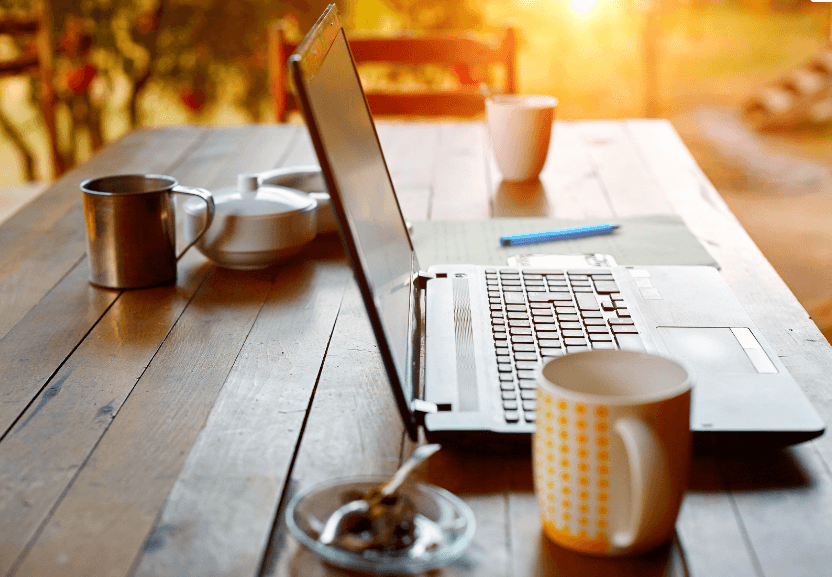 CAFETARIA.jpg Le nombre de choix possibles au sein des plans Cafétéria a augmenté, selon une étude menée par Partena Professional et KPMG. En pleine crise épidémique, une majorité des employés favorisent les avantages multimédias aux autres avantages proposés.