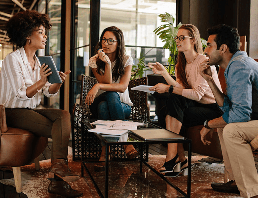 SLACK.jpg L’e-mail en perte de vitesse. 60 % des décideurs IT estiment qu’à partir de 2024, l’e-mail ne sera plus le principal outil de communication professionnelle